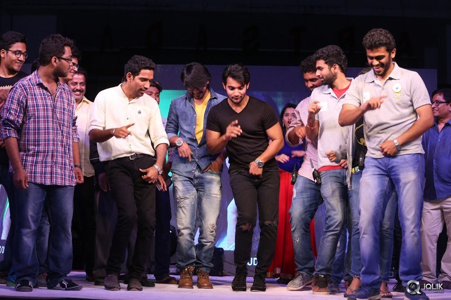 Seethamma-Andaalu-Raamayya-Sithraalu-Platinum-Disc-Function